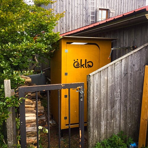 Toilette im Garten